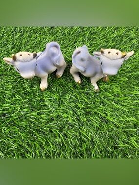 Vintage Victoria Ceramics Ceramic Cow Salt and Pepper Shakers